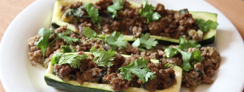 Low Carb Zucchini-Hackfleisch-Boot